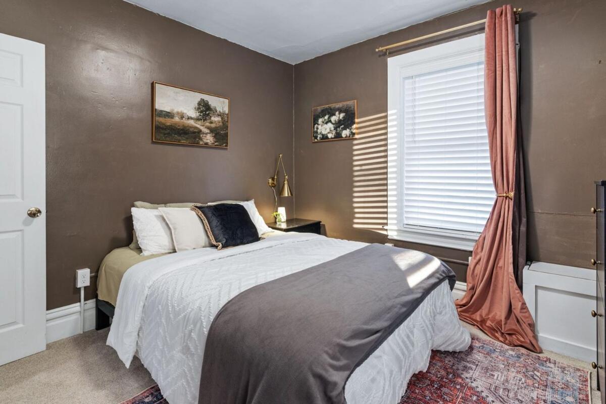 Holiday home Distinguished Victorian With A Family-focused Feel, Quiet Neighborhood Pittsburgh