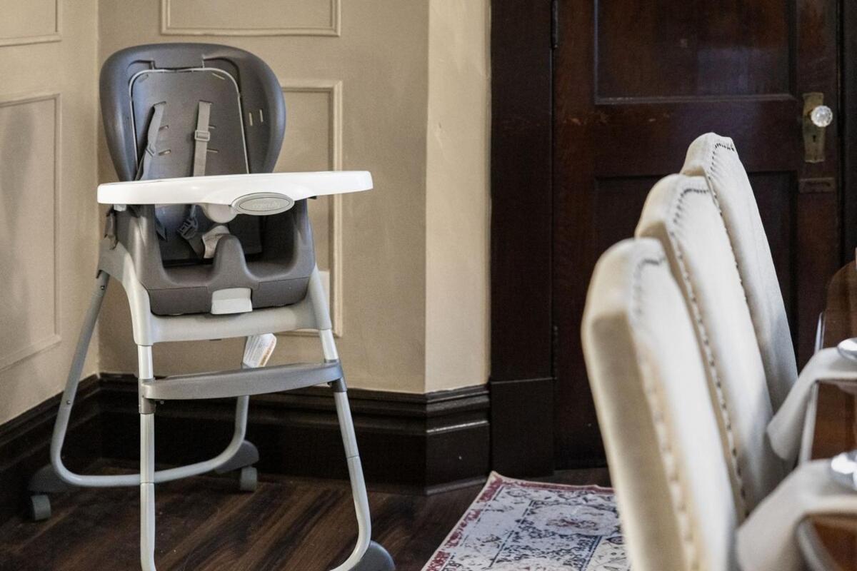 Holiday home Distinguished Victorian With A Family-focused Feel, Quiet Neighborhood Pittsburgh