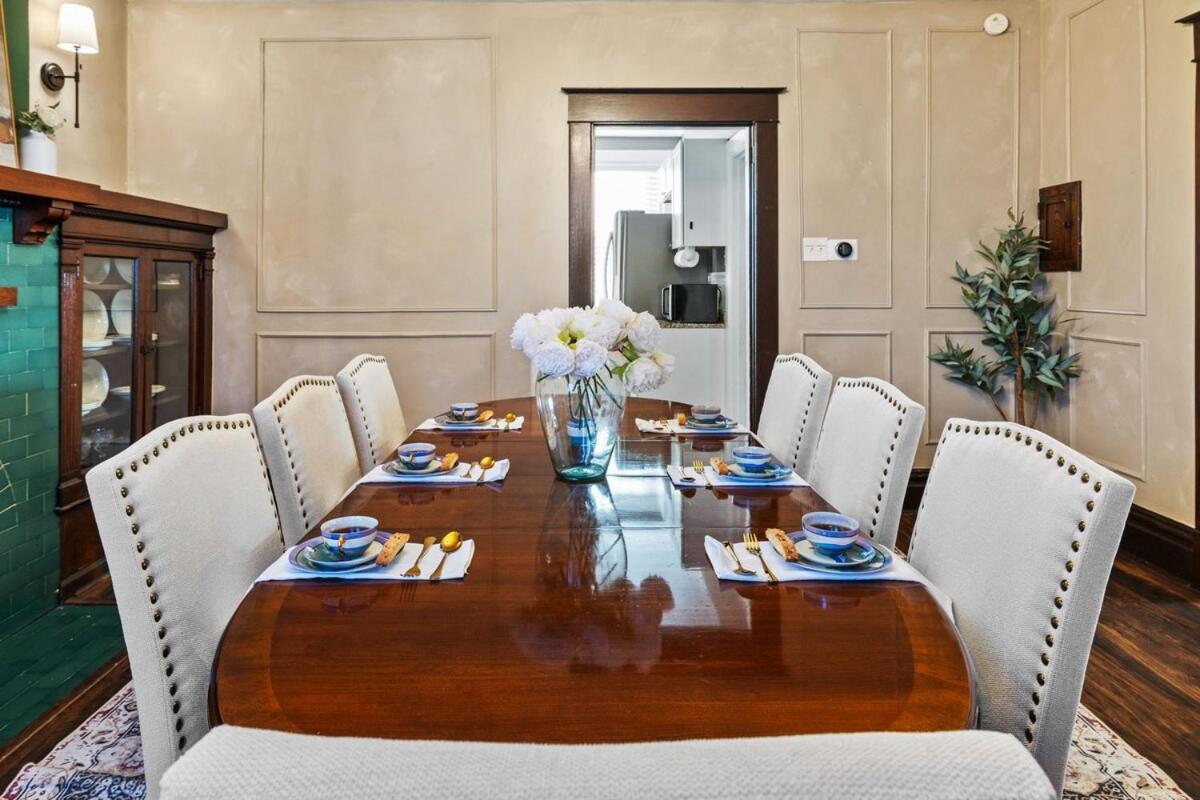 Distinguished Victorian With A Family-focused Feel, Quiet Neighborhood Holiday home *