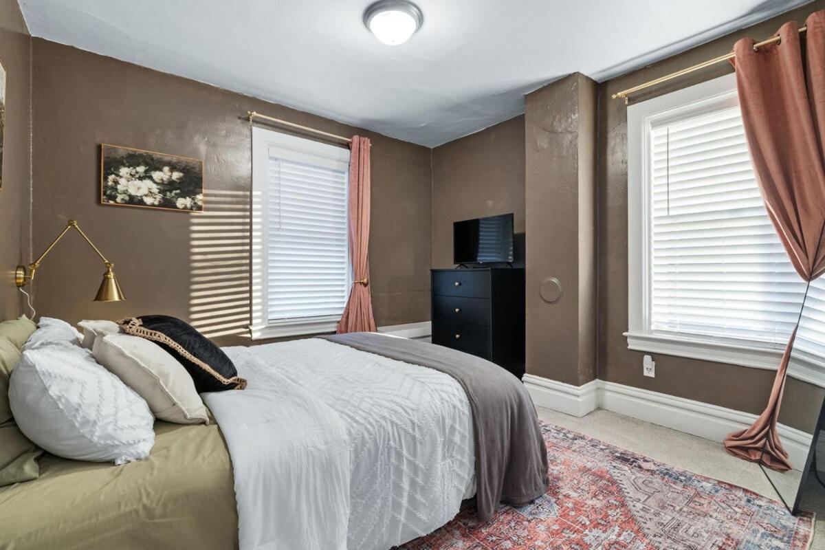 Distinguished Victorian With A Family-focused Feel, Quiet Neighborhood *
