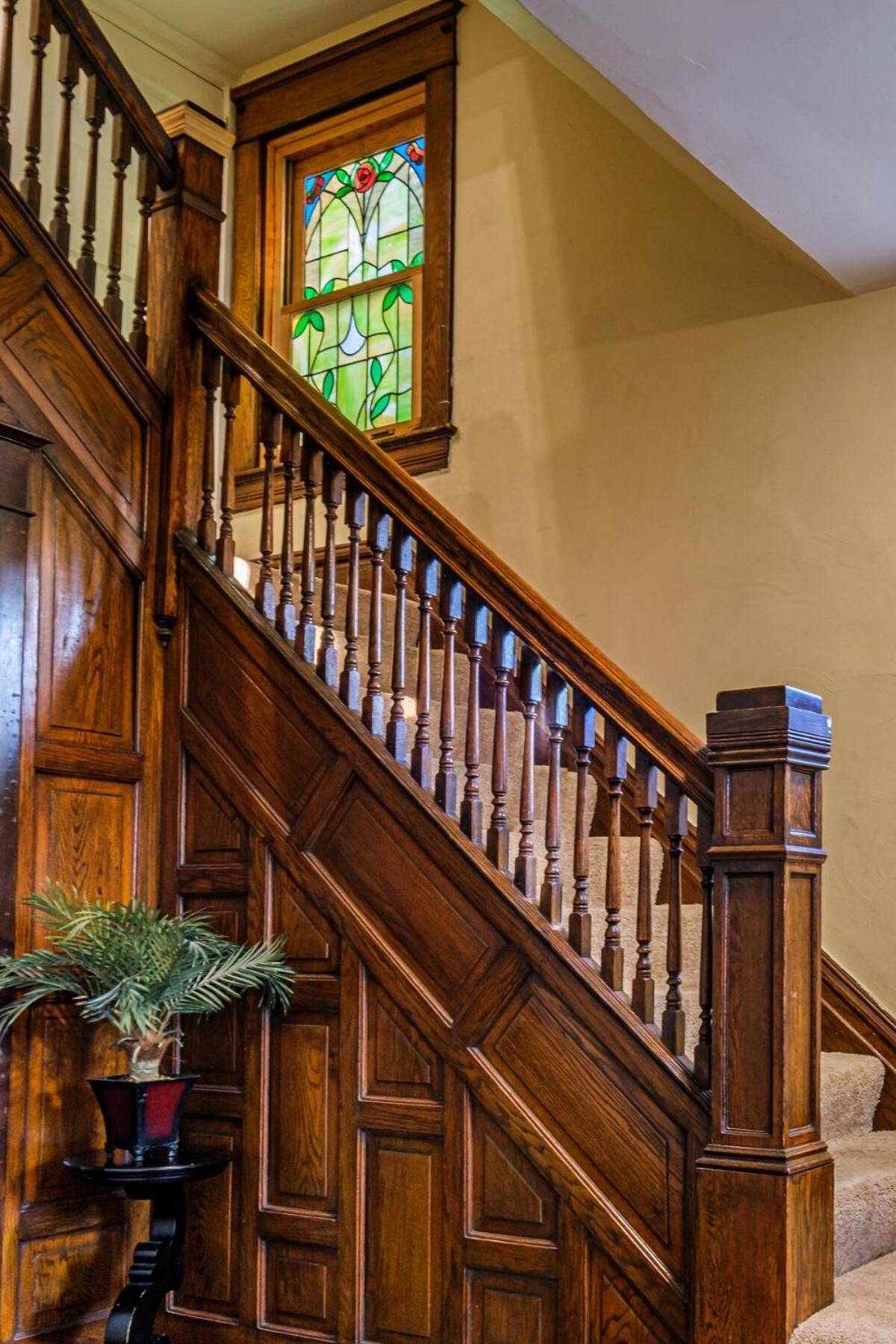 Distinguished Victorian With A Family-focused Feel, Quiet Neighborhood *