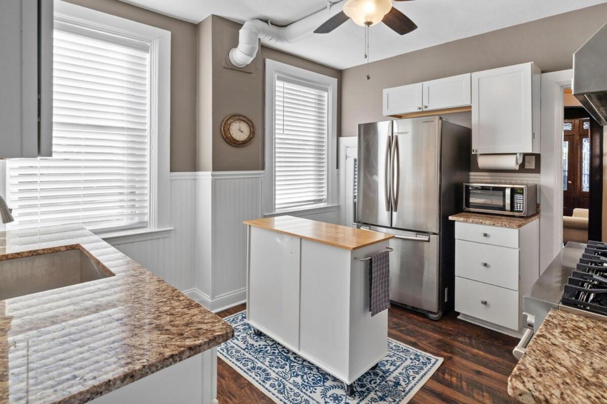 Distinguished Victorian With A Family-focused Feel, Quiet Neighborhood Сasa de vacaciones Pittsburgh